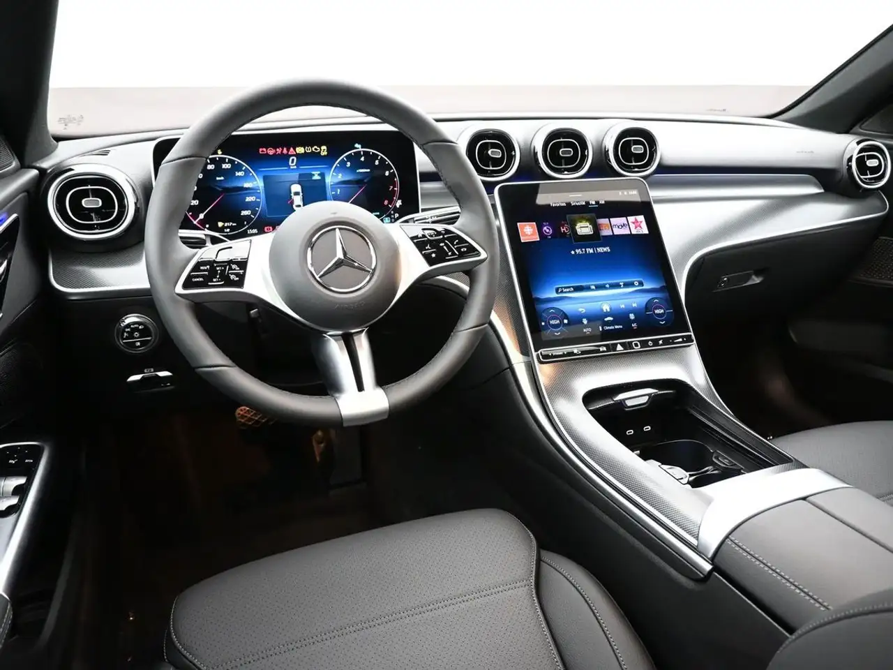 Mercedes-Benz C-Class снимка Mercedes-Benz C-Class