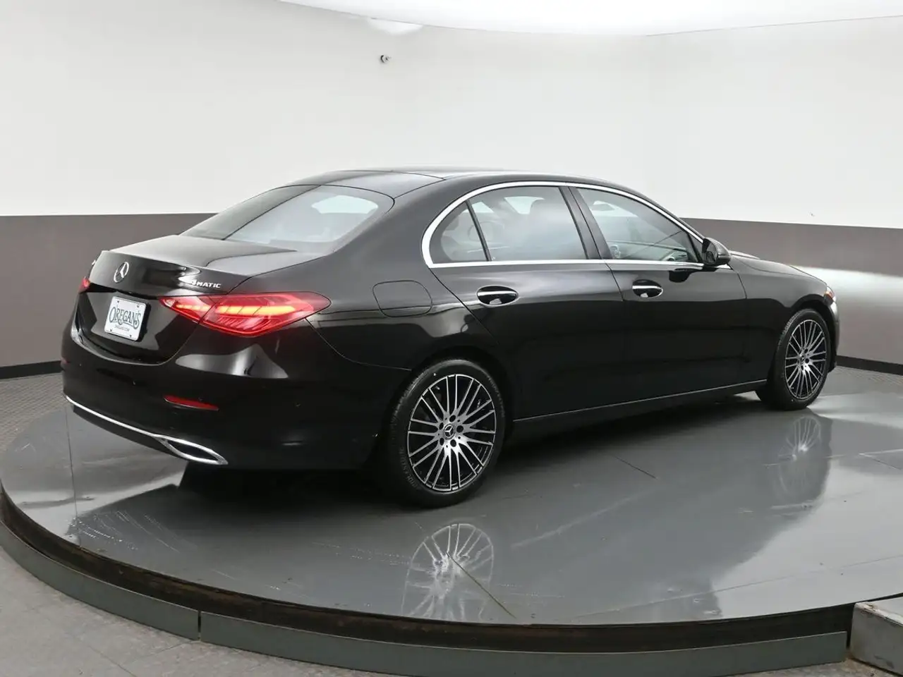 Mercedes-Benz C-Class снимка Mercedes-Benz C-Class