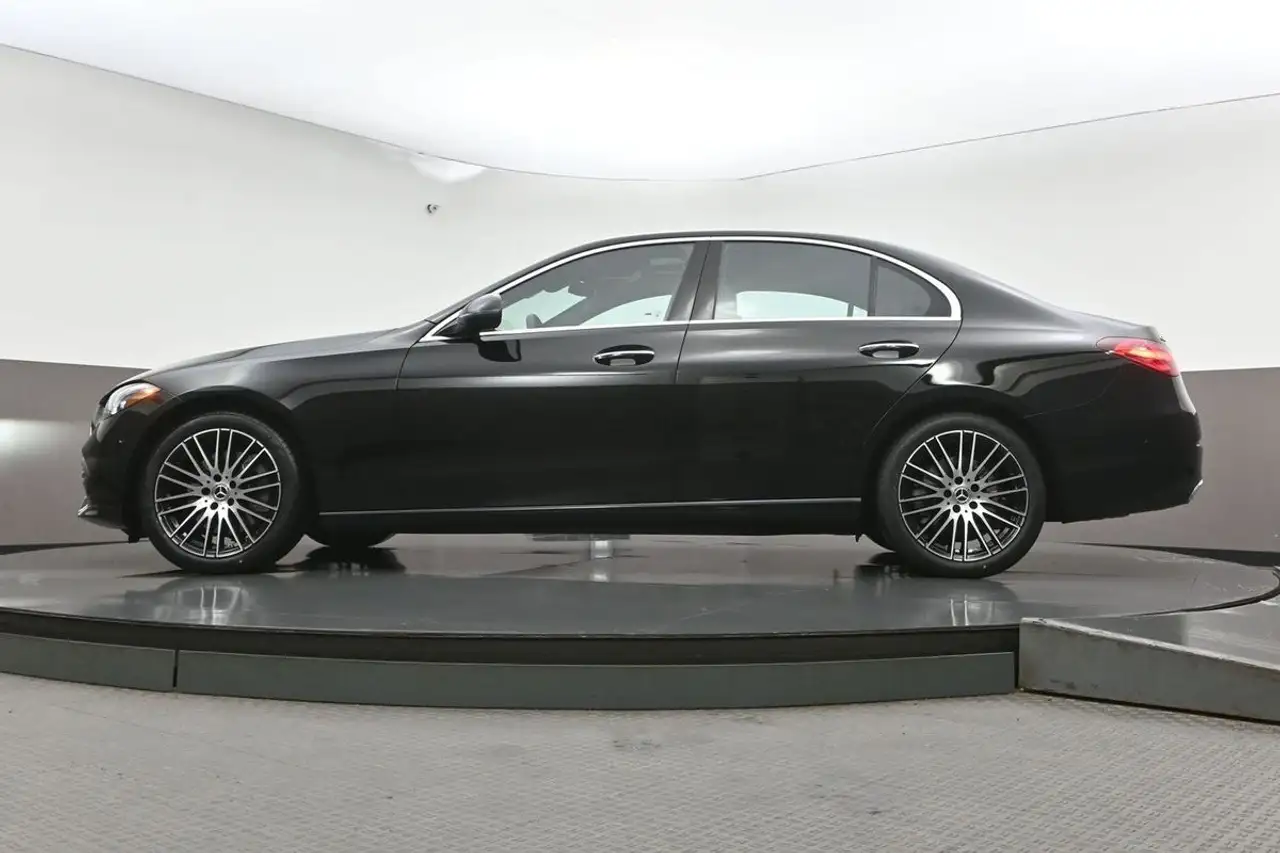 Mercedes-Benz C-Class снимка Mercedes-Benz C-Class