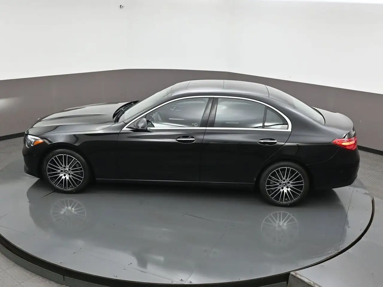 Mercedes-Benz C-Class снимка Mercedes-Benz C-Class