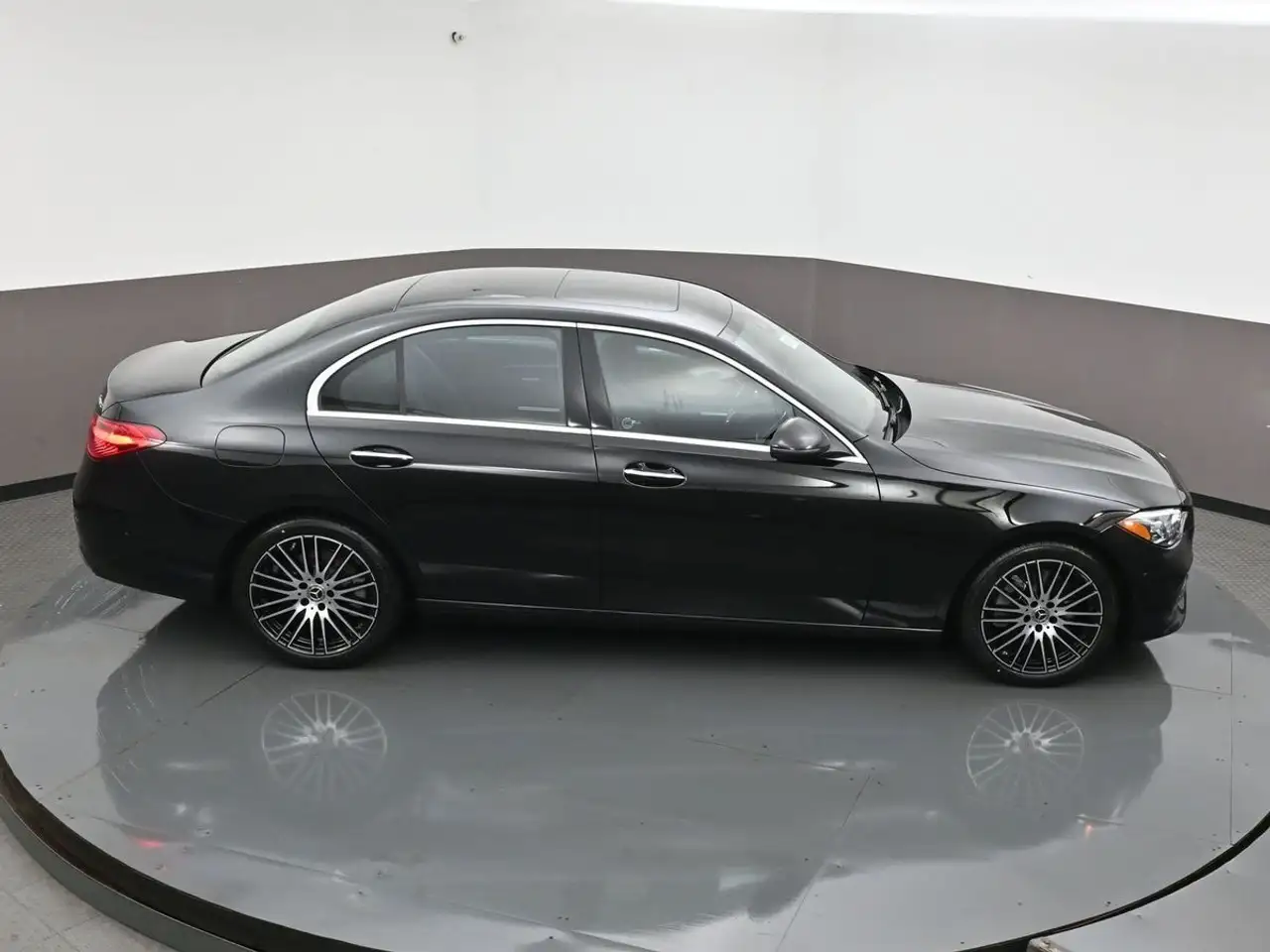 Mercedes-Benz C-Class снимка Mercedes-Benz C-Class