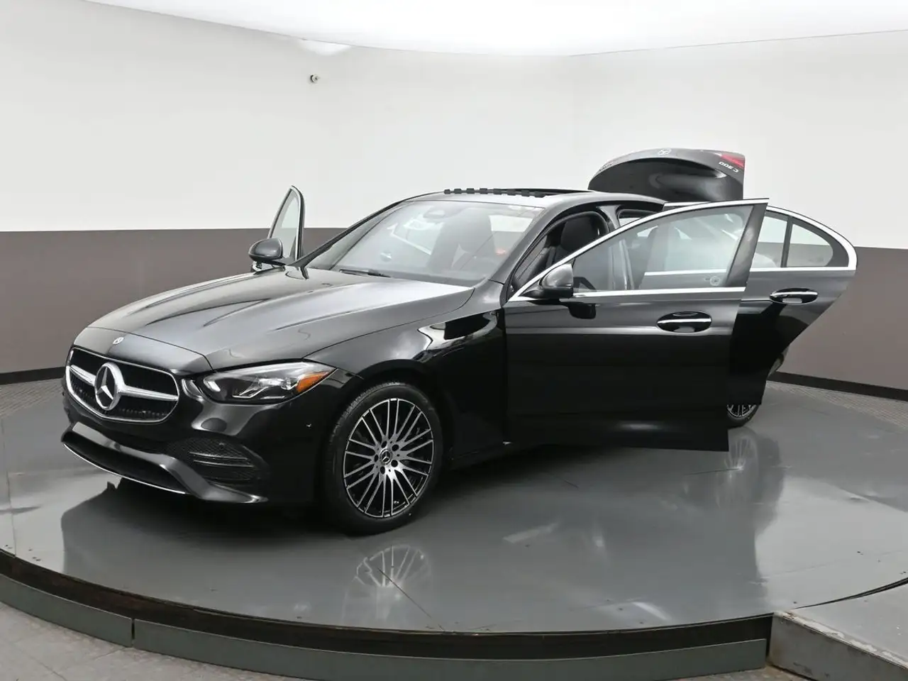 Mercedes-Benz C-Class снимка Mercedes-Benz C-Class