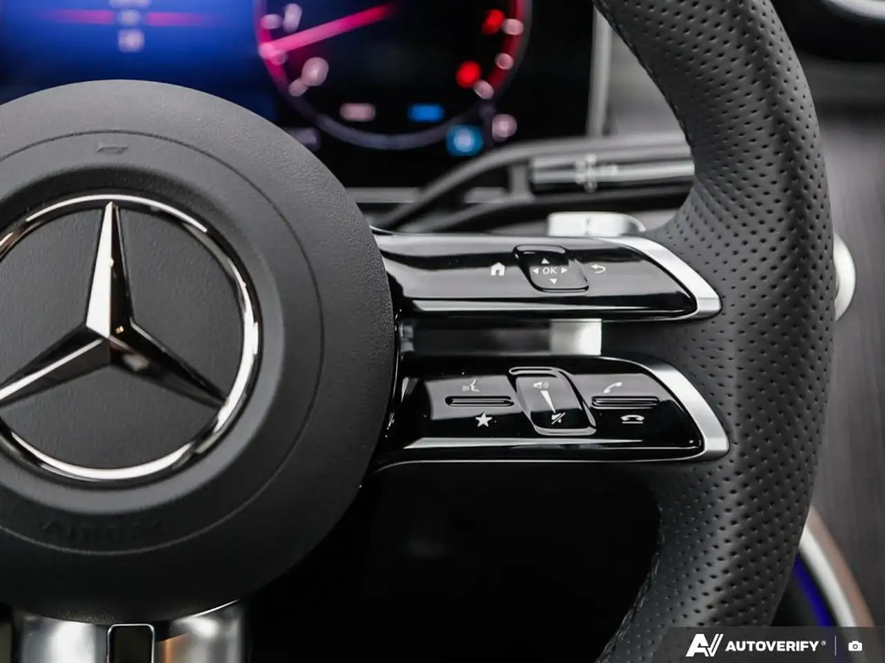 Mercedes-Benz C-Class снимка Mercedes-Benz C-Class