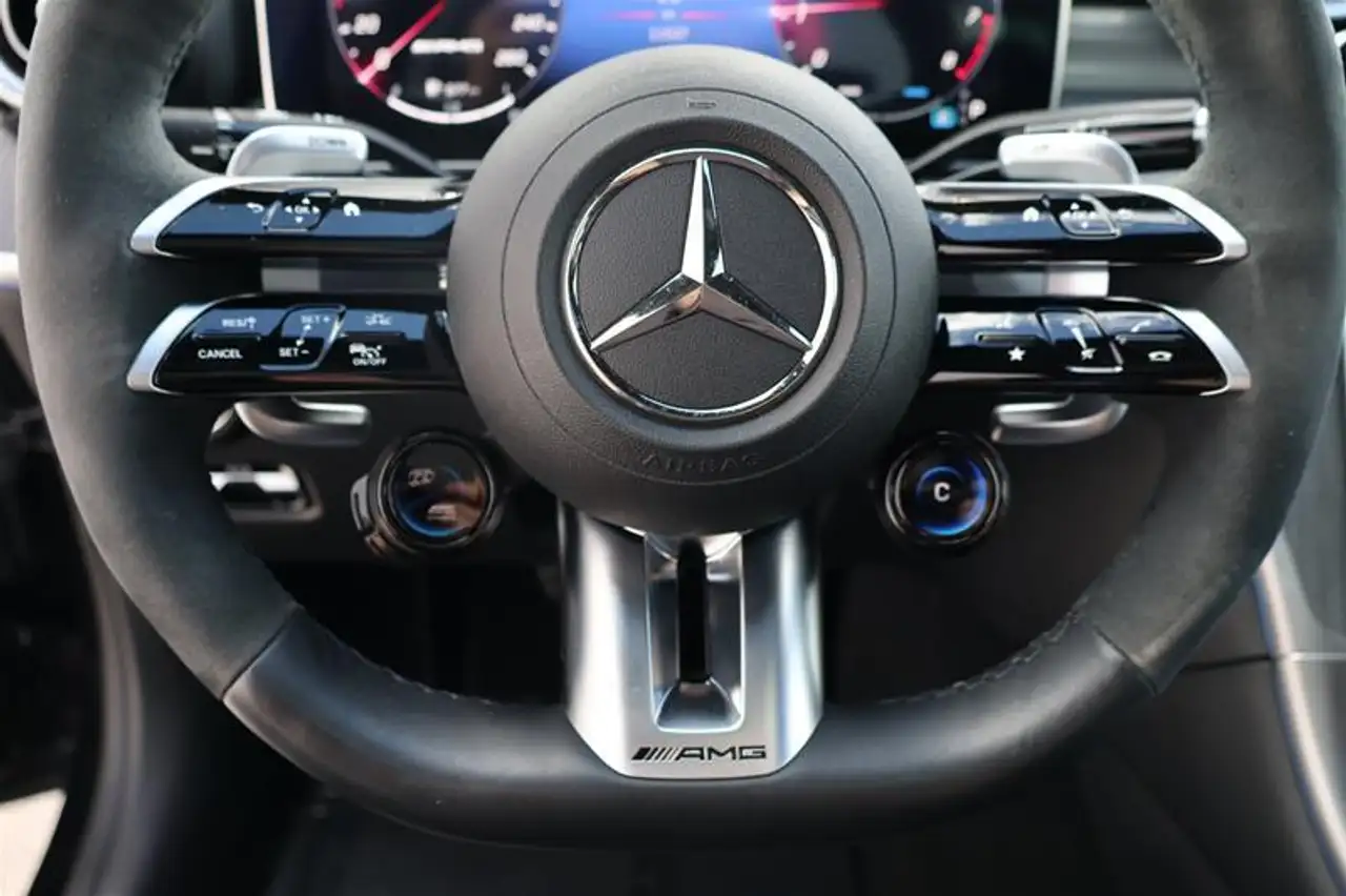 Mercedes-Benz C-Class снимка Mercedes-Benz C-Class