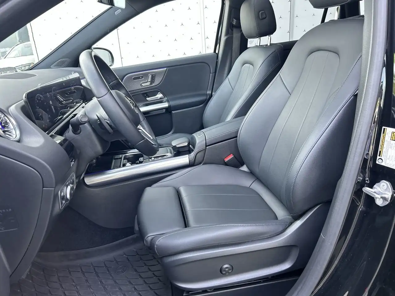 Mercedes-Benz GLA снимка Mercedes-Benz GLA