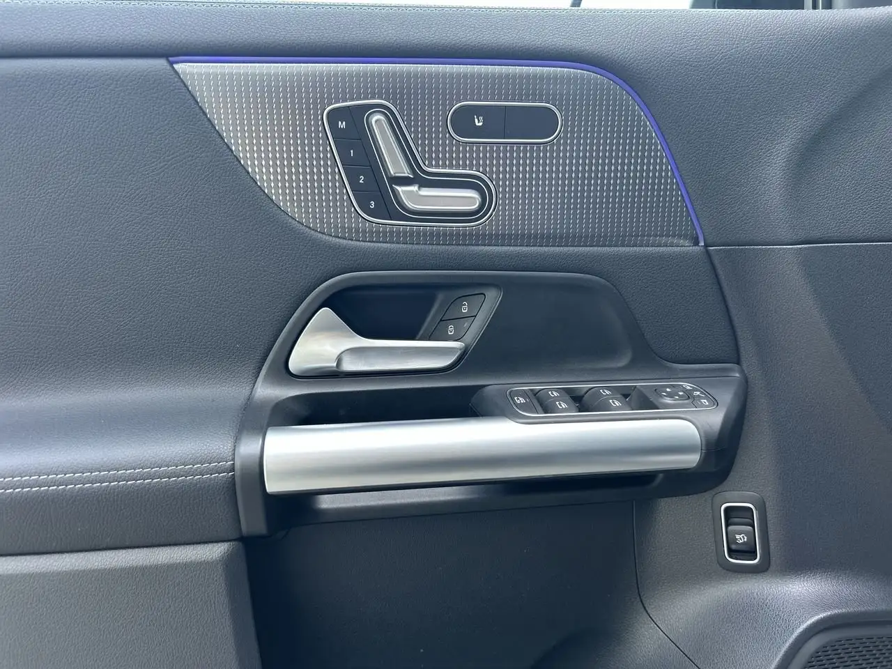 Mercedes-Benz GLA снимка Mercedes-Benz GLA