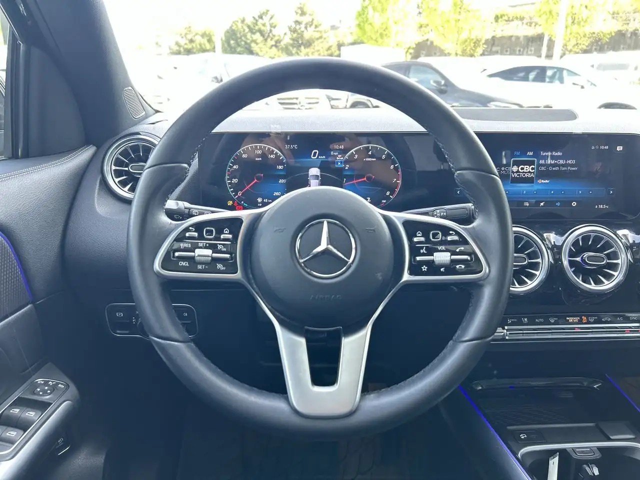 Mercedes-Benz GLA снимка Mercedes-Benz GLA