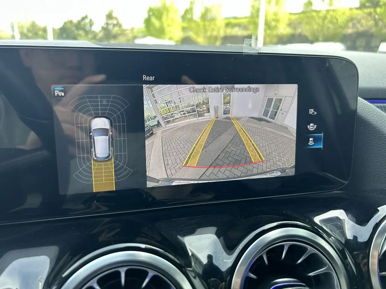 Mercedes-Benz GLA снимка Mercedes-Benz GLA