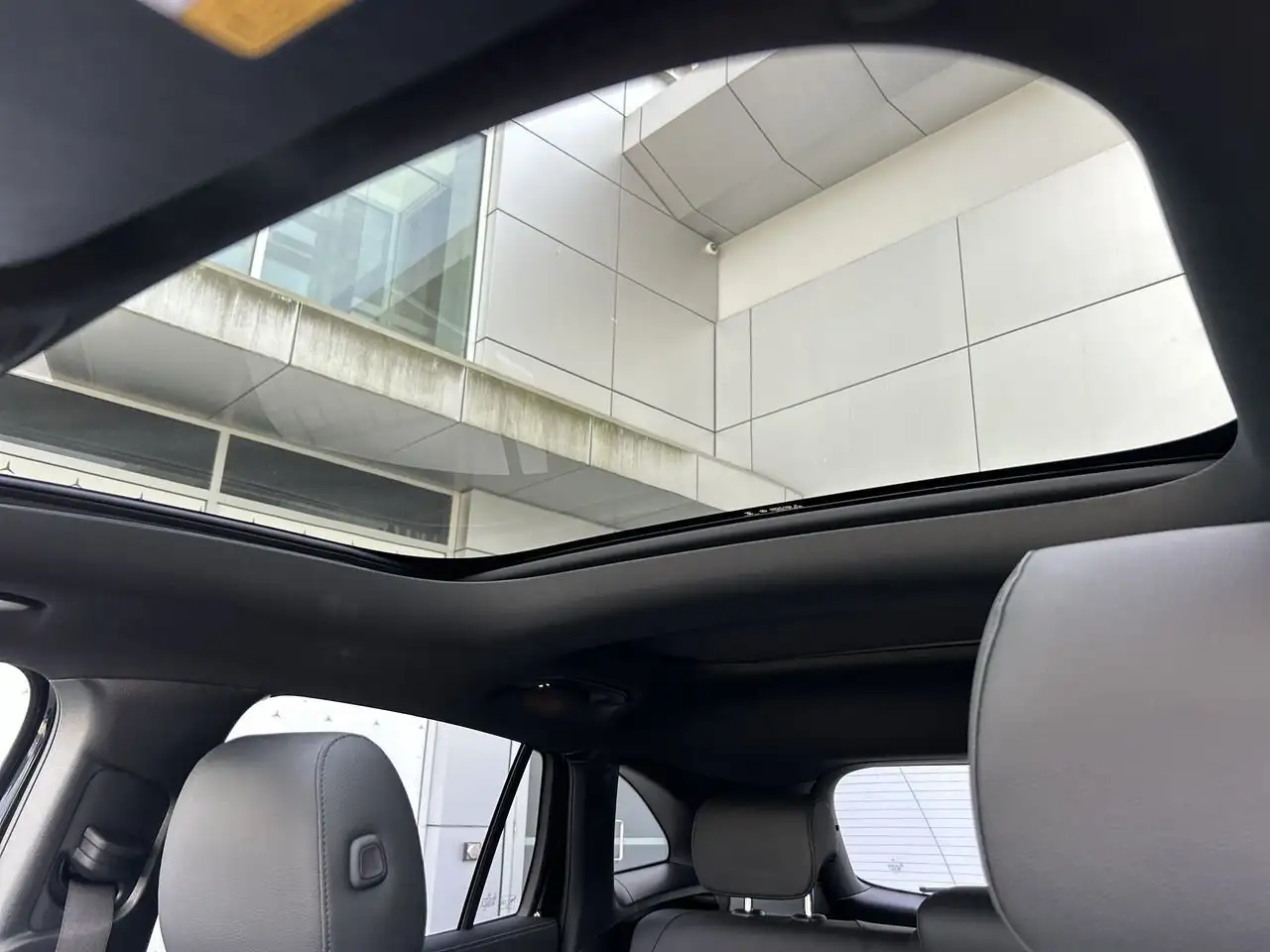 Mercedes-Benz GLA снимка Mercedes-Benz GLA