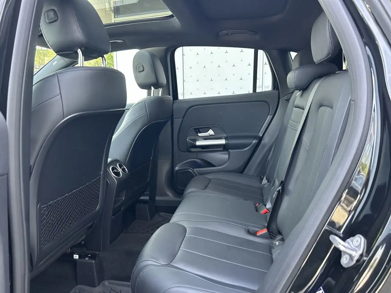 Mercedes-Benz GLA снимка Mercedes-Benz GLA