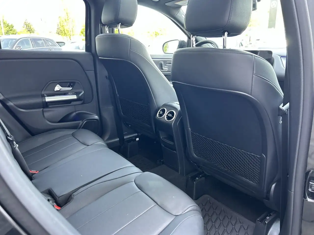 Mercedes-Benz GLA снимка Mercedes-Benz GLA