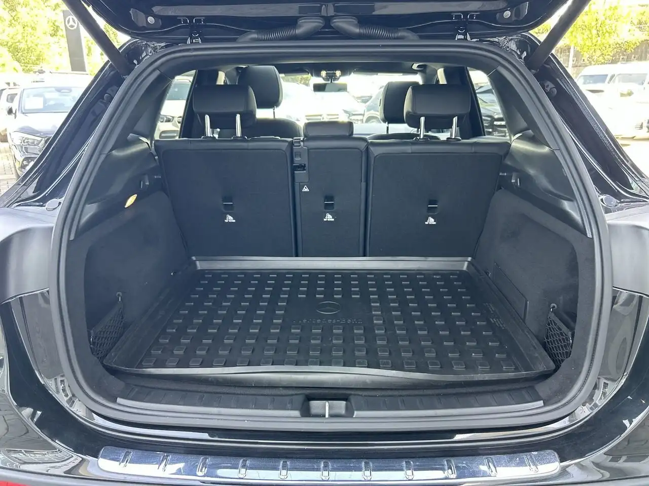 Mercedes-Benz GLA снимка Mercedes-Benz GLA