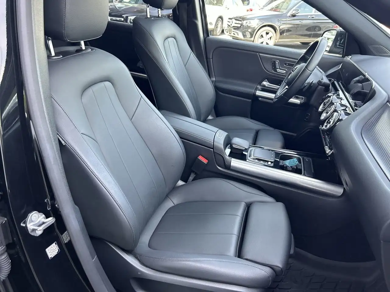 Mercedes-Benz GLA снимка Mercedes-Benz GLA