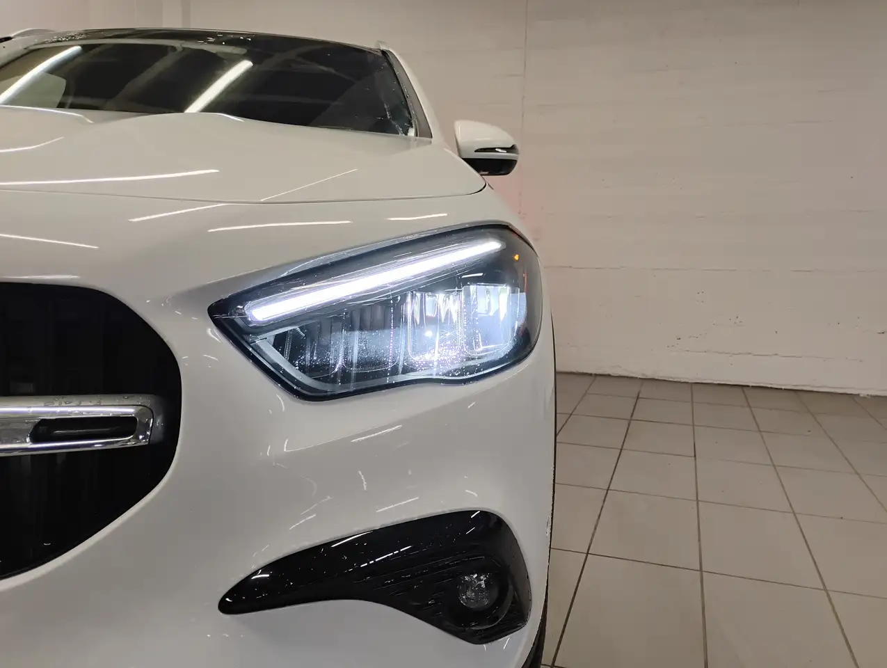 Mercedes-Benz GLA снимка Mercedes-Benz GLA