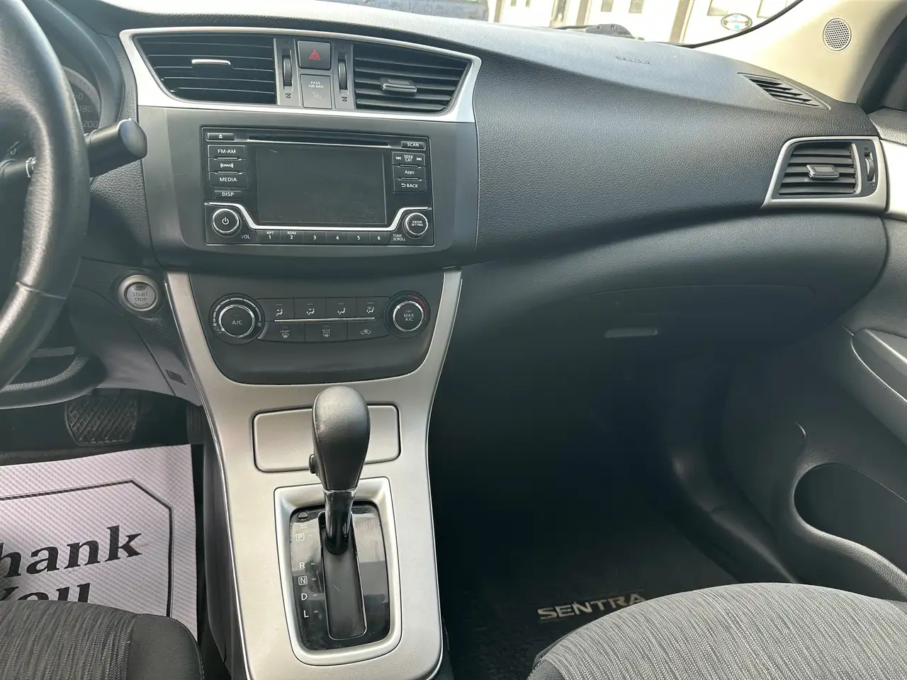 Nissan Sentra снимка Nissan Sentra
