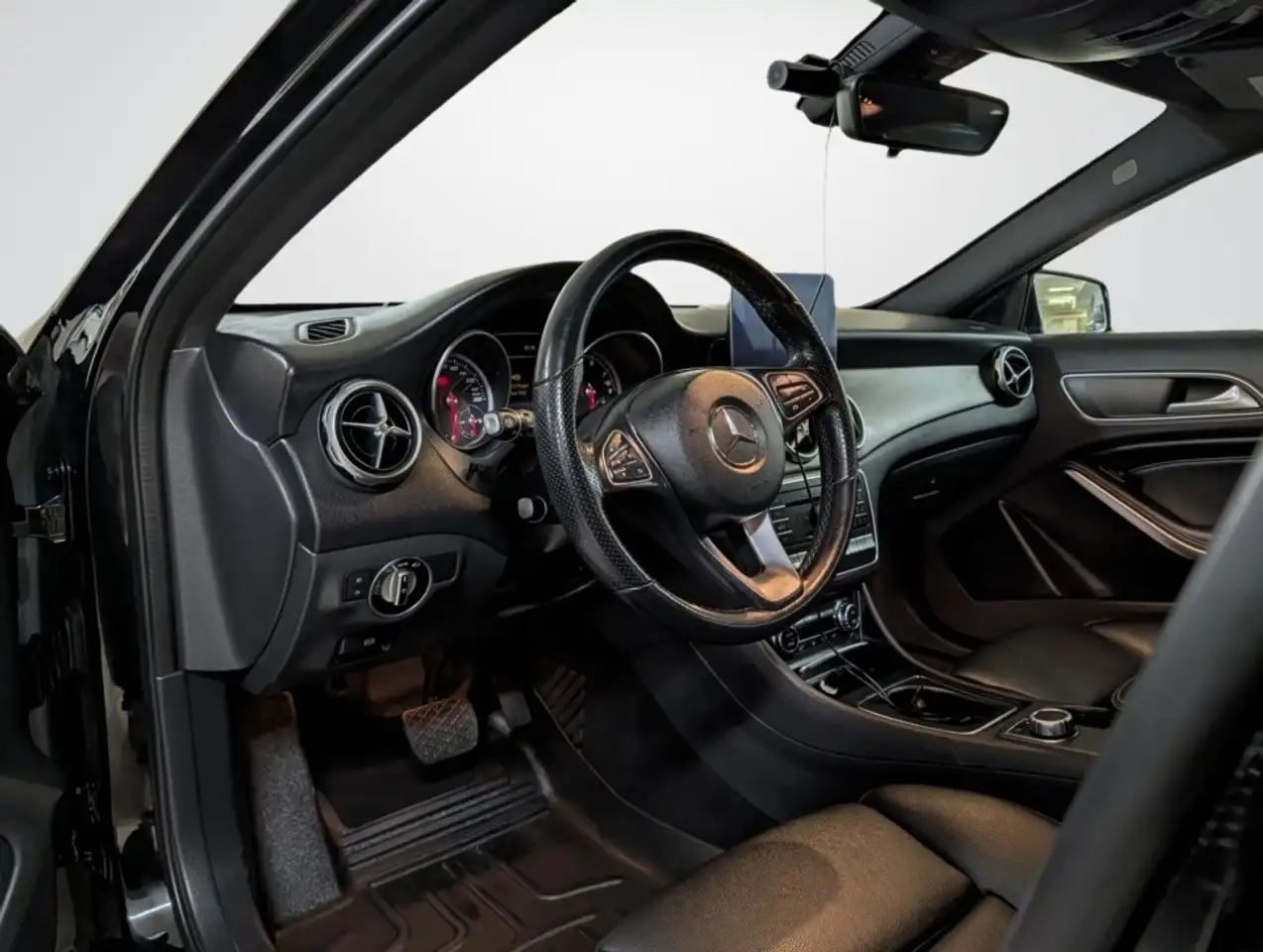 Mercedes-Benz GLA fotografie Mercedes-Benz GLA