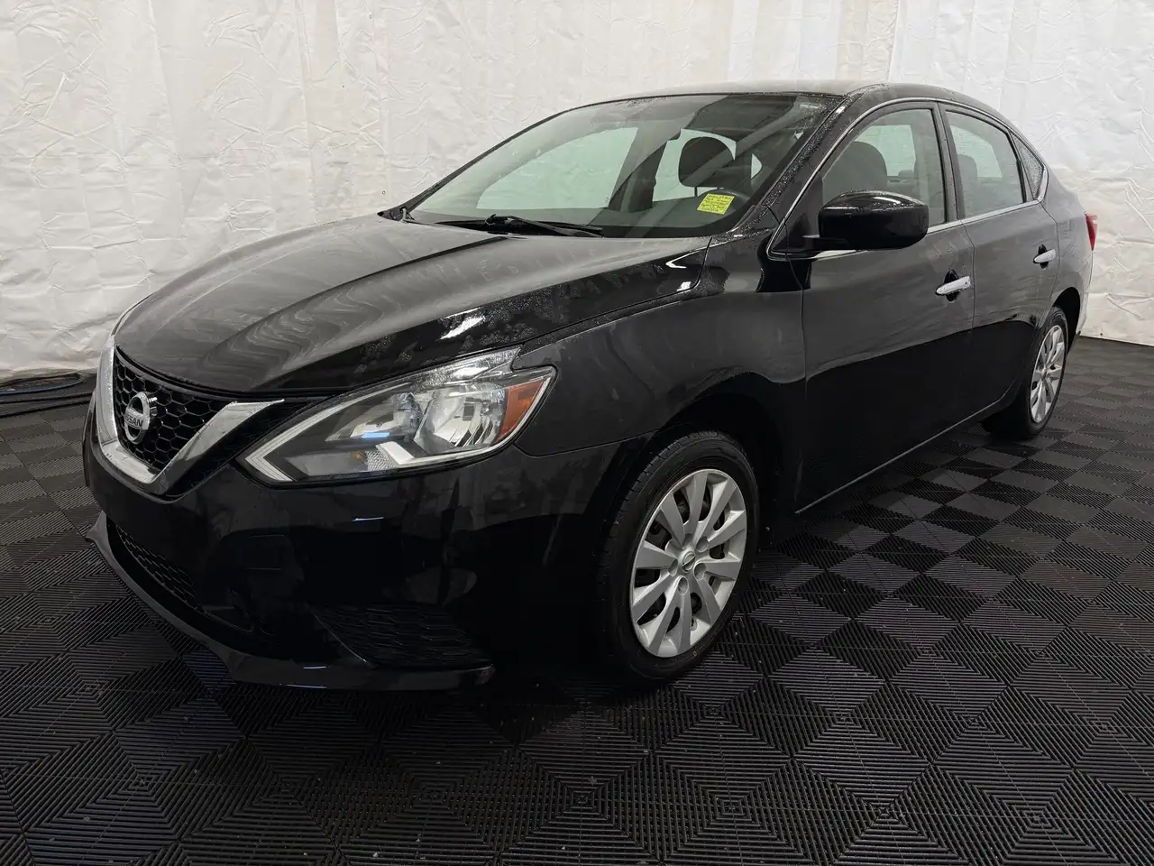 Nissan Sentra fotografie Nissan Sentra