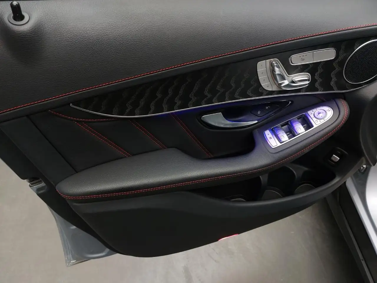 Mercedes-Benz GLC снимка Mercedes-Benz GLC