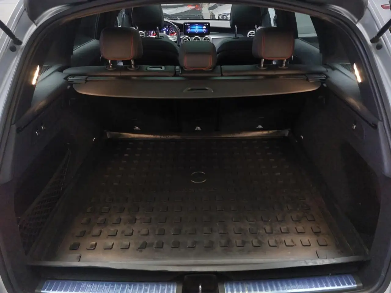 Mercedes-Benz GLC снимка Mercedes-Benz GLC