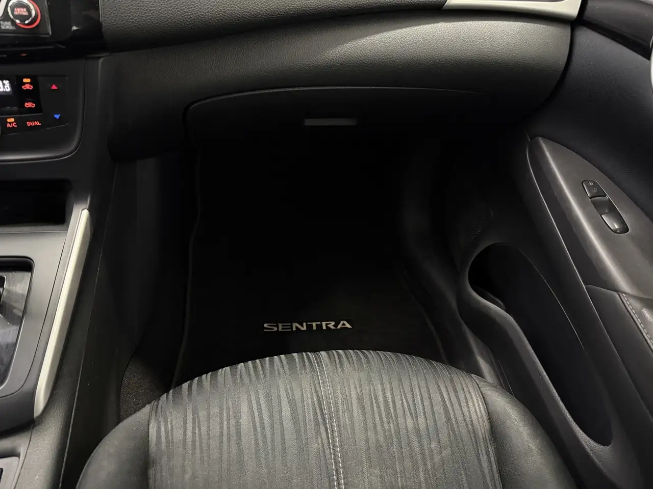 Nissan Sentra fotografie Nissan Sentra