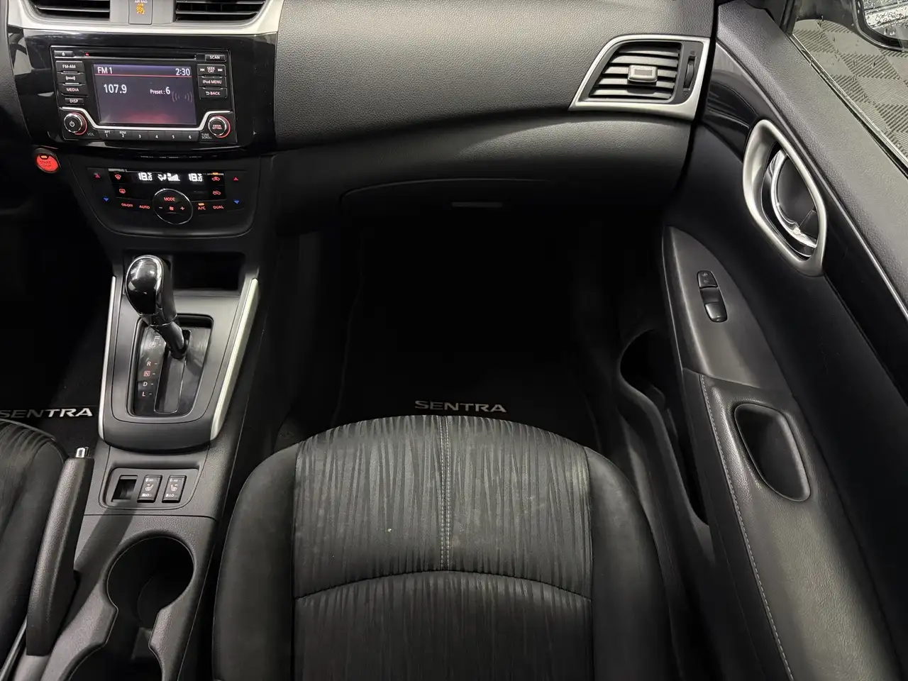 Nissan Sentra fotografie Nissan Sentra