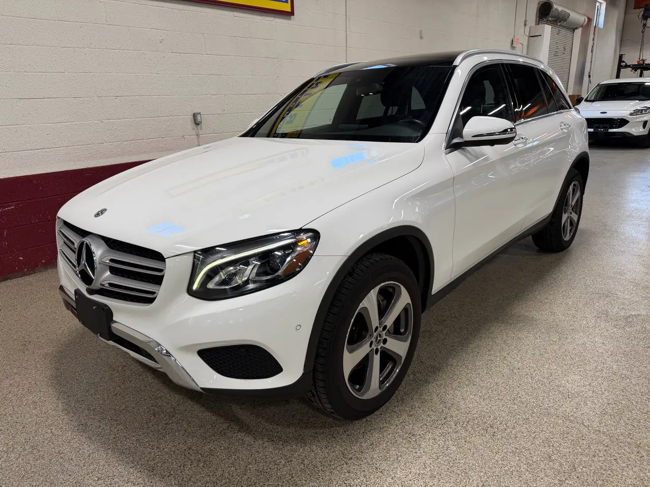 Mercedes-Benz GLC снимка Mercedes-Benz GLC