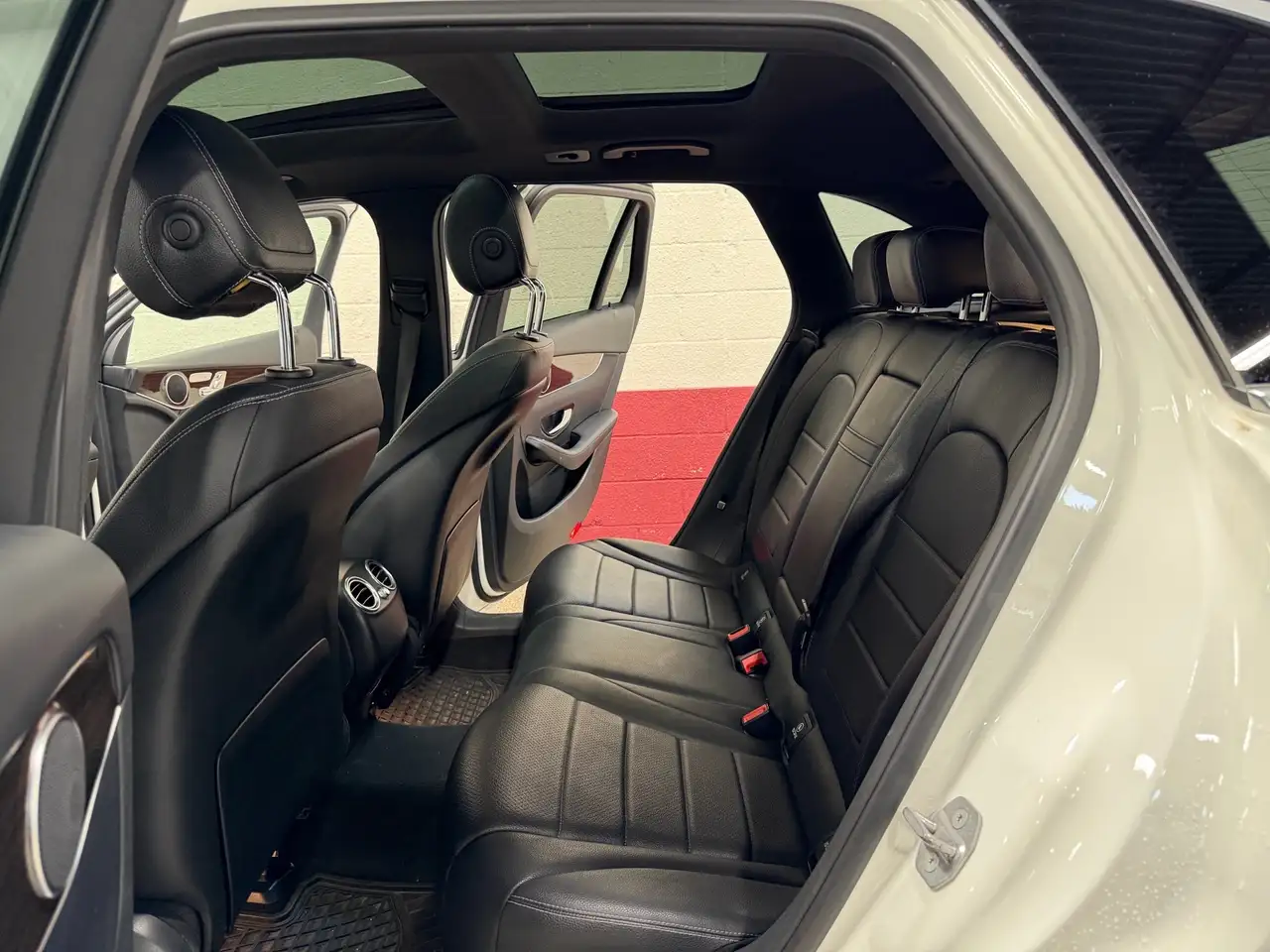 Mercedes-Benz GLC снимка Mercedes-Benz GLC