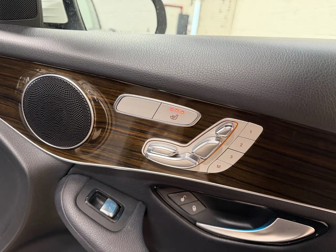 Mercedes-Benz GLC снимка Mercedes-Benz GLC