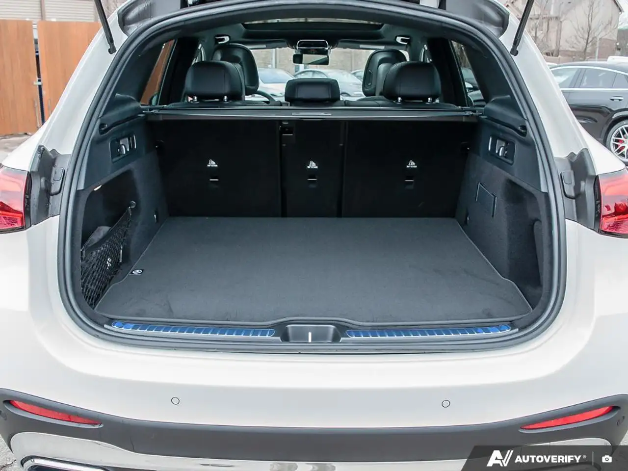 Mercedes-Benz GLC снимка Mercedes-Benz GLC