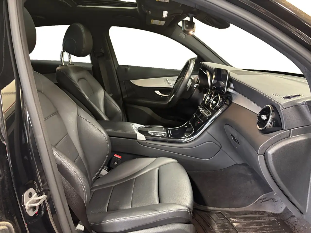 Mercedes-Benz GLC снимка Mercedes-Benz GLC