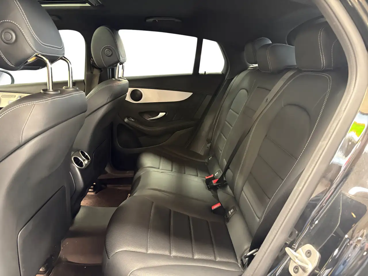 Mercedes-Benz GLC снимка Mercedes-Benz GLC