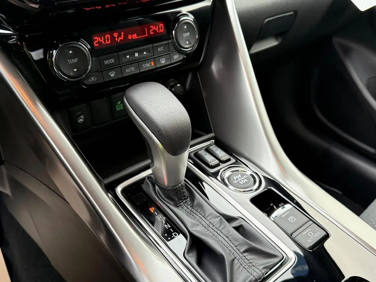 Mitsubishi Eclipse Cross снимка Mitsubishi Eclipse Cross