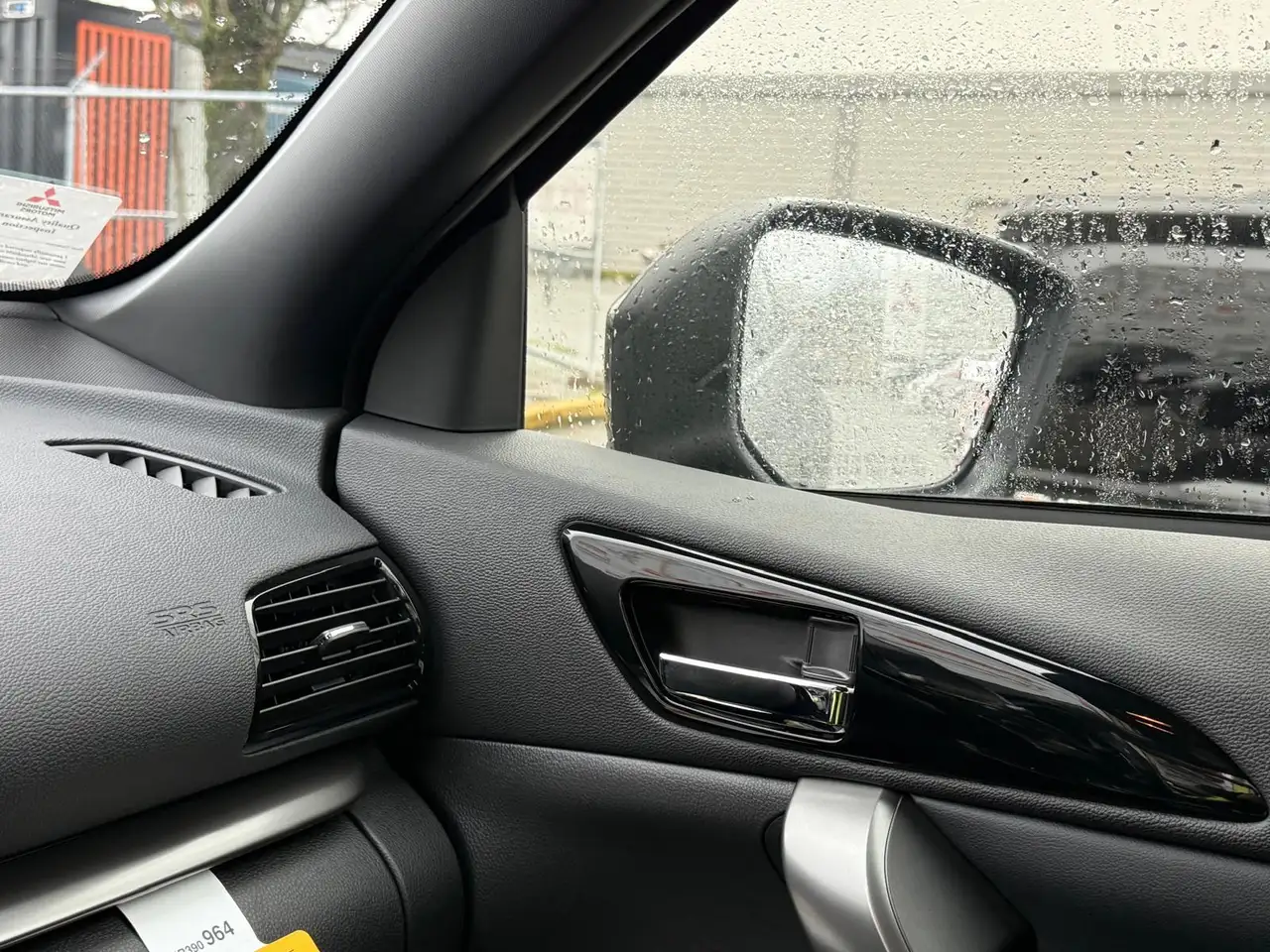 Mitsubishi Eclipse Cross снимка Mitsubishi Eclipse Cross