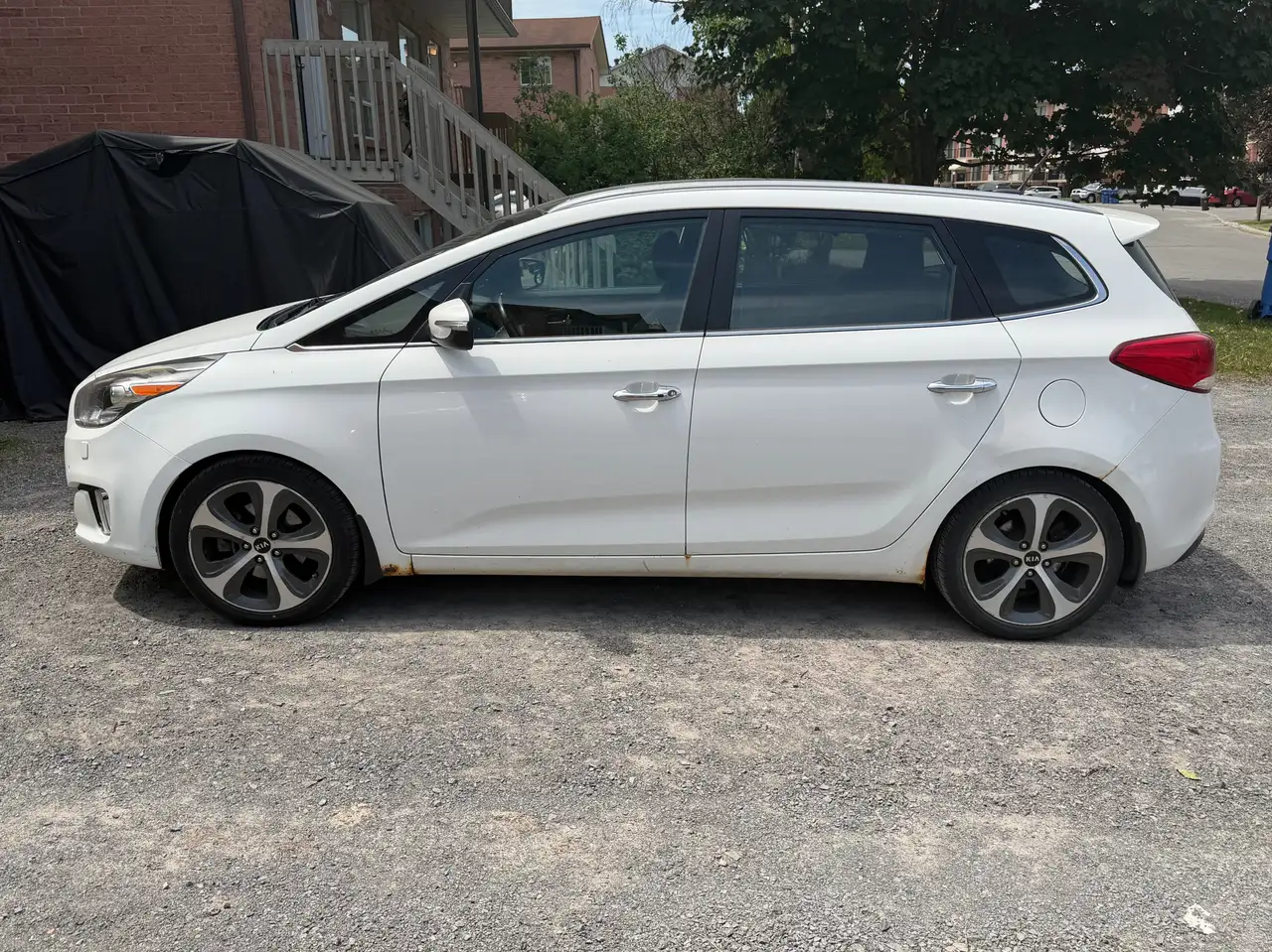 Kia Rondo снимка Kia Rondo