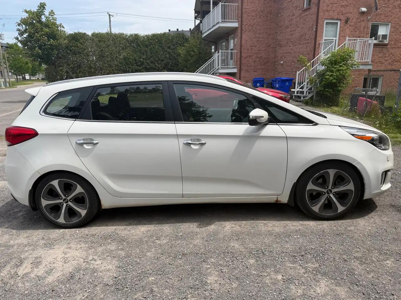 Kia Rondo снимка Kia Rondo