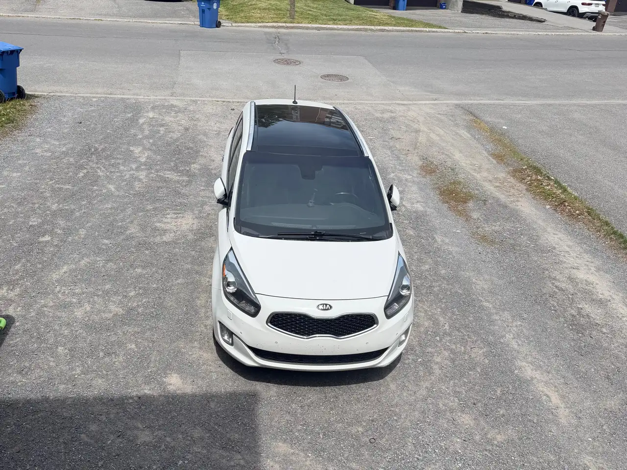Kia Rondo снимка Kia Rondo
