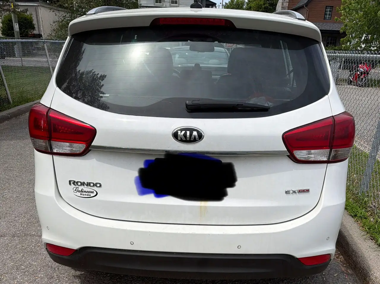 Kia Rondo снимка Kia Rondo