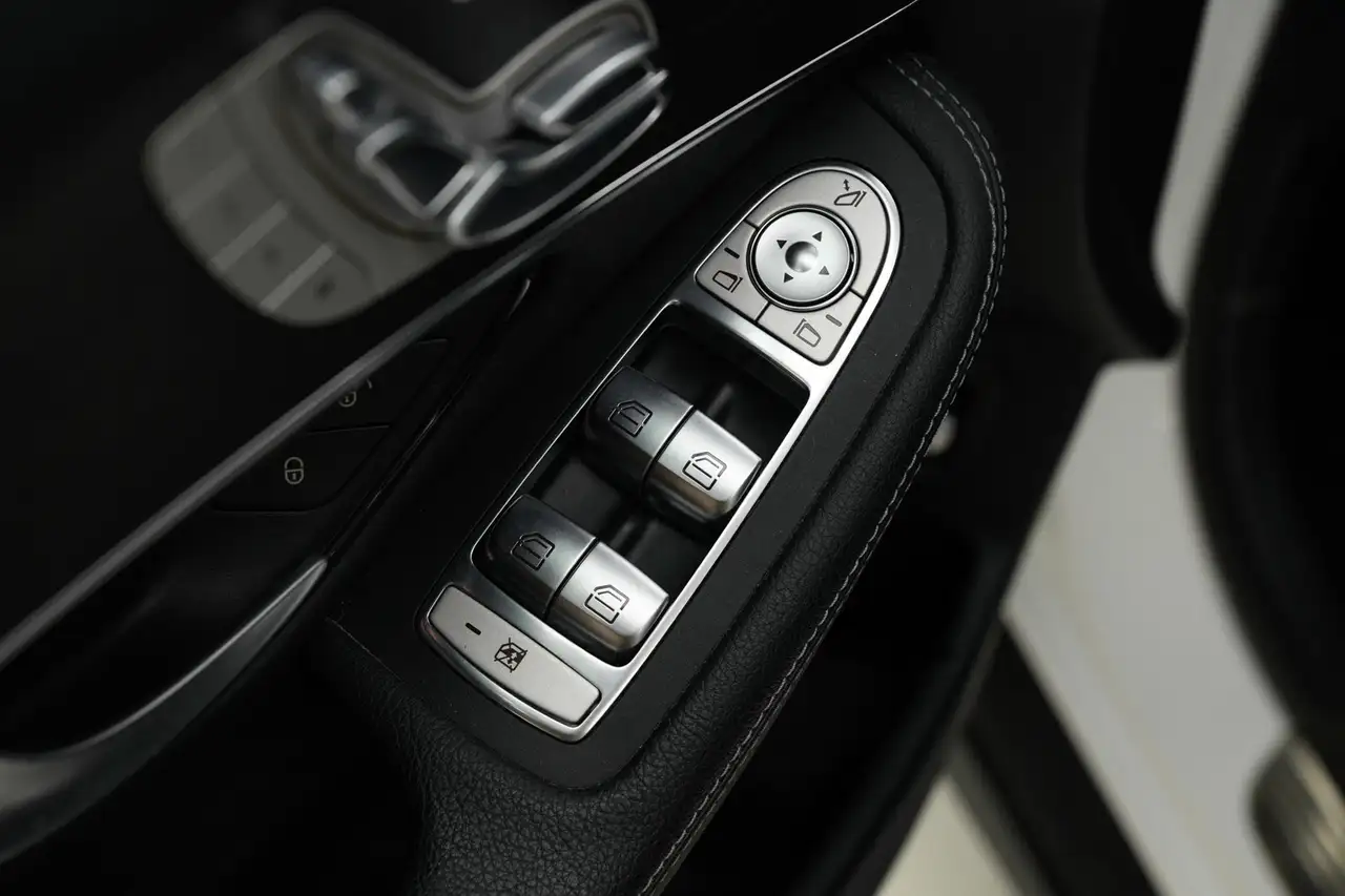 Mercedes-Benz GLC снимка Mercedes-Benz GLC