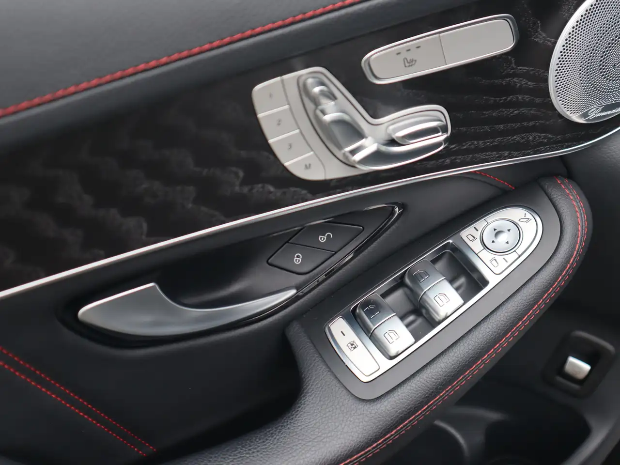 Mercedes-Benz GLC снимка Mercedes-Benz GLC