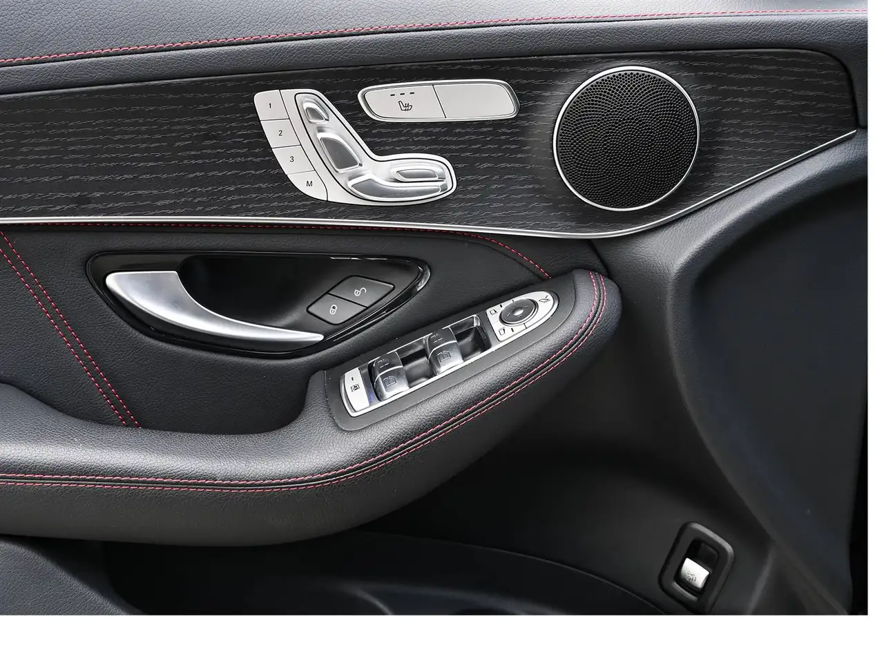 Mercedes-Benz GLC снимка Mercedes-Benz GLC