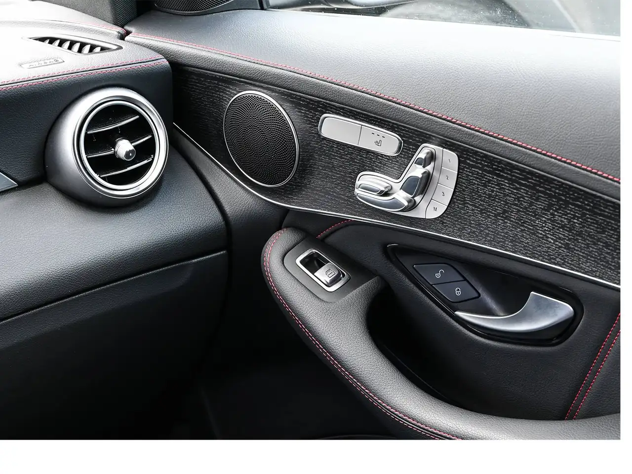 Mercedes-Benz GLC снимка Mercedes-Benz GLC