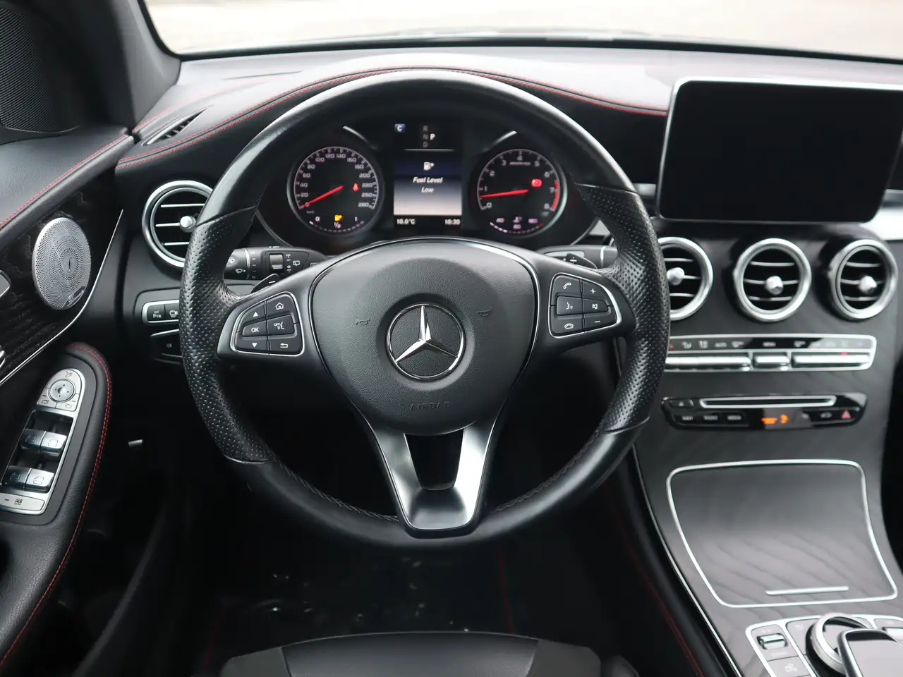 Mercedes-Benz GLC снимка Mercedes-Benz GLC