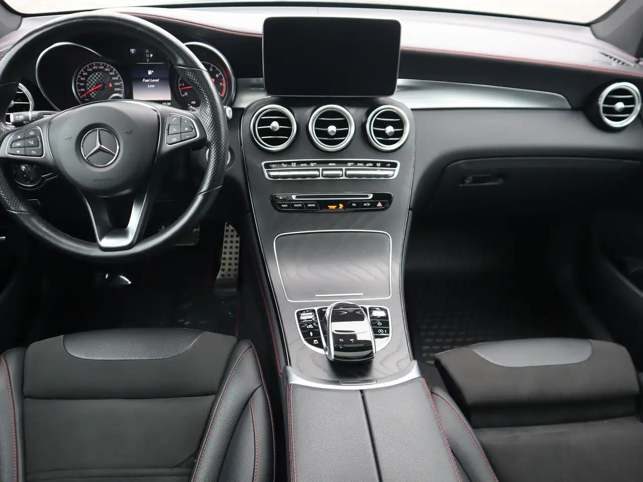 Mercedes-Benz GLC снимка Mercedes-Benz GLC