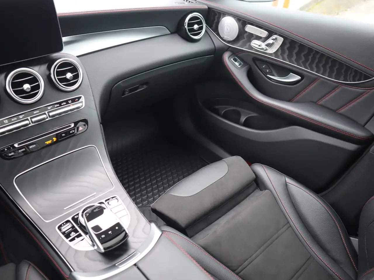 Mercedes-Benz GLC снимка Mercedes-Benz GLC