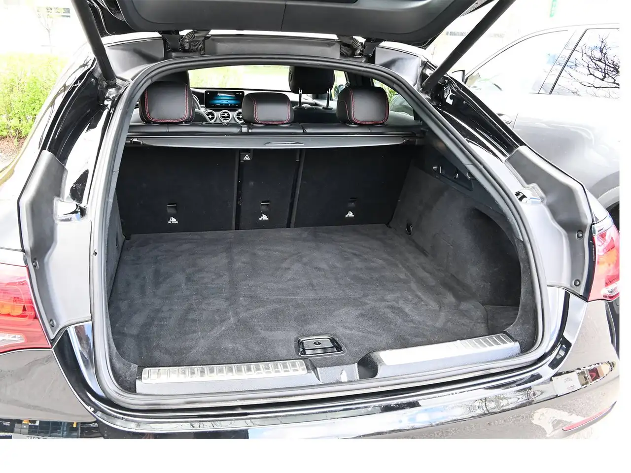 Mercedes-Benz GLC снимка Mercedes-Benz GLC