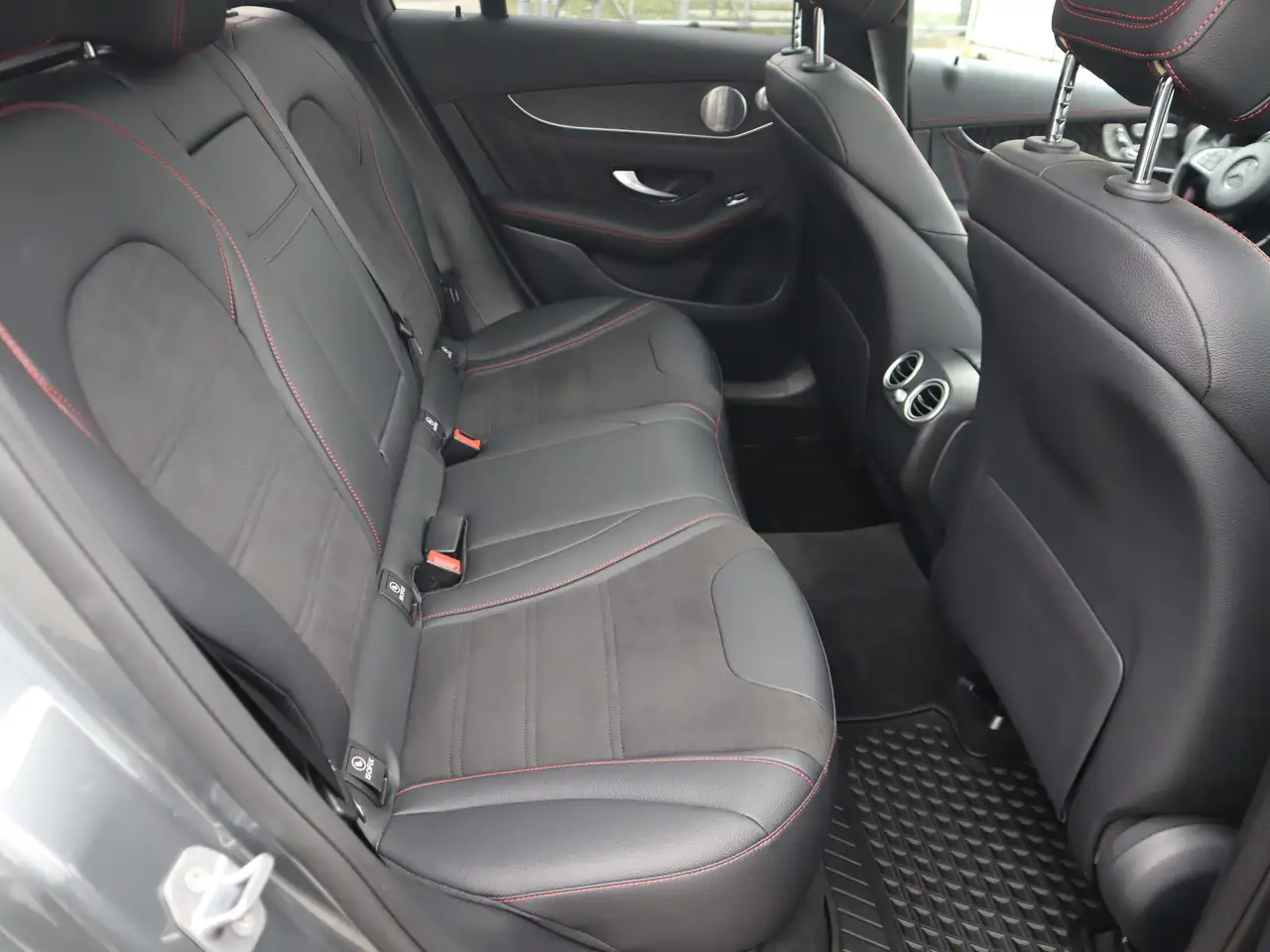 Mercedes-Benz GLC снимка Mercedes-Benz GLC