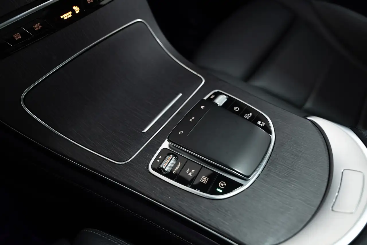 Mercedes-Benz GLC снимка Mercedes-Benz GLC