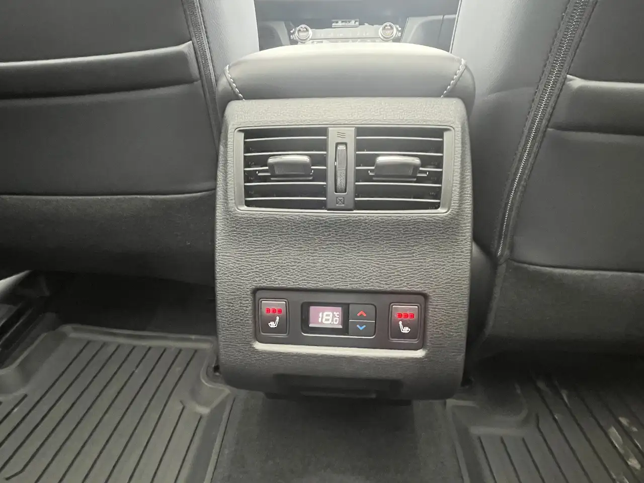 Mitsubishi Outlander снимка Mitsubishi Outlander