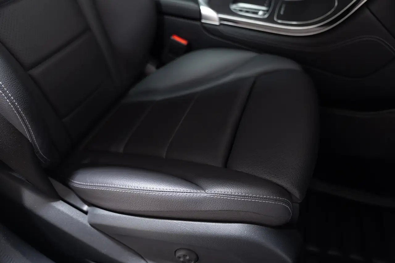 Mercedes-Benz GLC снимка Mercedes-Benz GLC