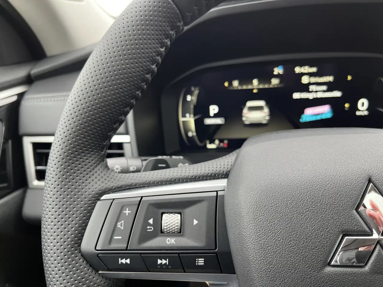 Mitsubishi Outlander снимка Mitsubishi Outlander